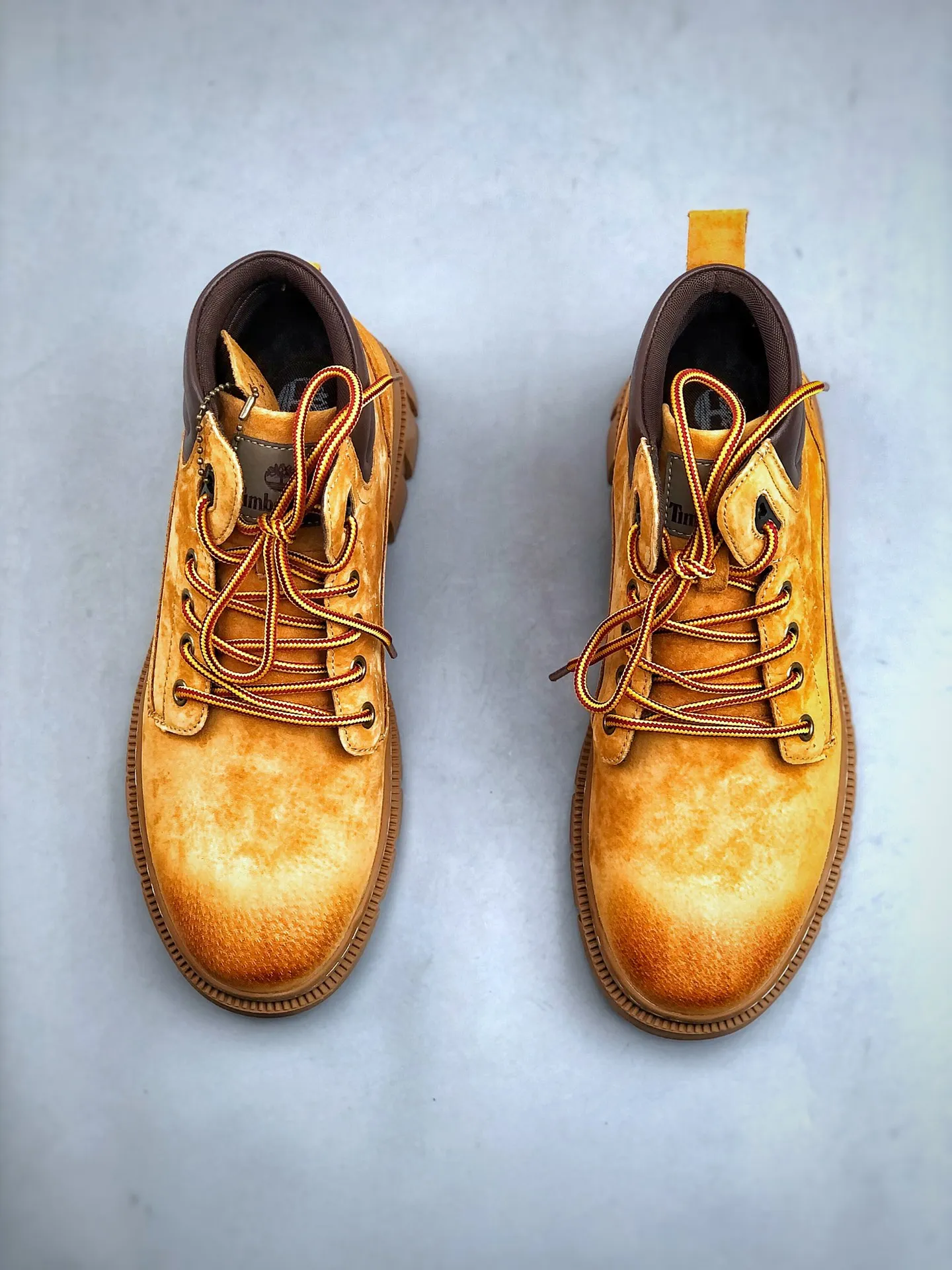 Pick up locally 💰560 Support store Timberland outdoor mid-cut casual rhubarb boots Guangdong factory quality Original box original packaging The fabric is made of Italian 🇮🇹 top-grade frosted fine-grained cowhide. It is paired with anti-odor and anti-corrosion genuine leather latex insoles to give you a perfect wearing experience. High-quality and durable, a must-have for sportsmen. Specially designed to treat handsome men. High-quality and first-class foot feel. Size: 39 40 41 42 43 44 (leather shoe size)